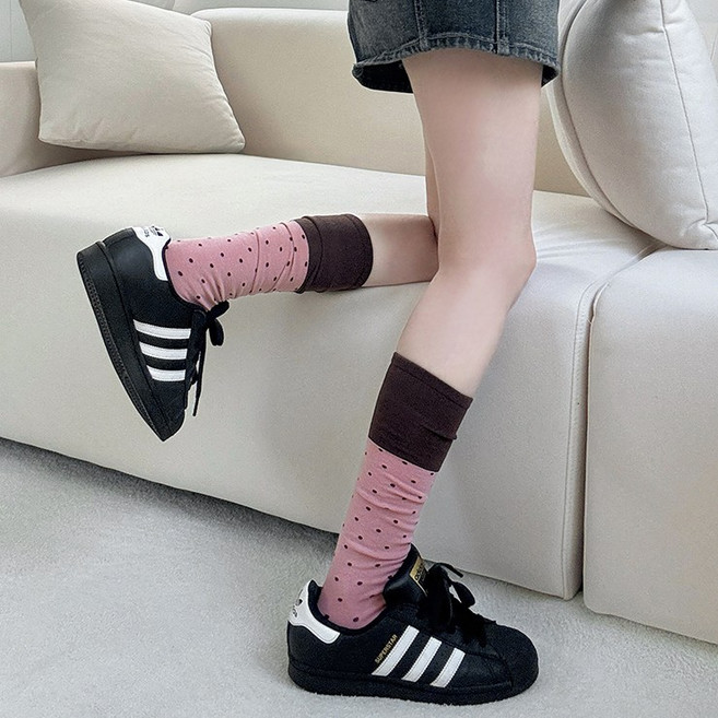 어나더뷰 2930 [4컬러] 페블 도트 배색 니삭스 양말 장목 롱 레그워머 반스타킹 쫀쫀 밴딩 코튼 포인트