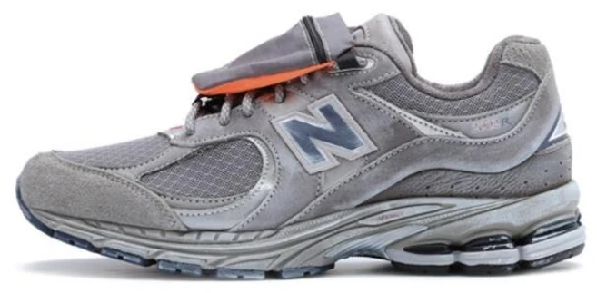 뉴발란스 2002R 고어텍스 캐슬락 남여공용 M2002R(증정품+신발끈 ), 285, M2002RVA - 쿠팡