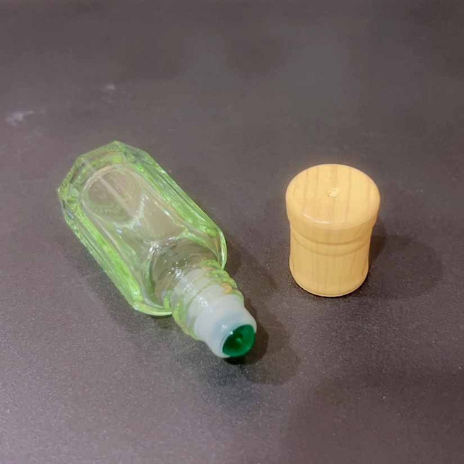 玫瑰海 厚玻璃八角滾珠瓶 木紋蓋 精油瓶 香水瓶, 1個, 森林綠,3ml