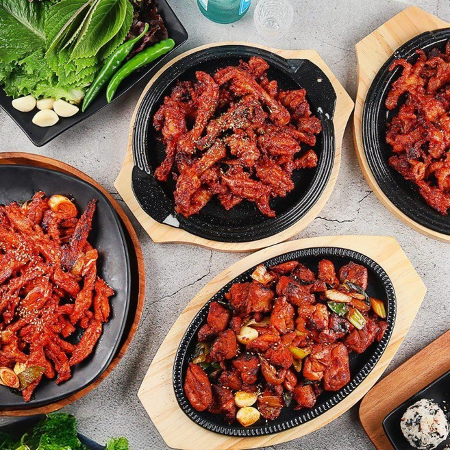아하 국물닭발 술안주 야식 닭발 매운 볶음 간편한 무뼈오렌지스토어, 1개, 1ml, 1g