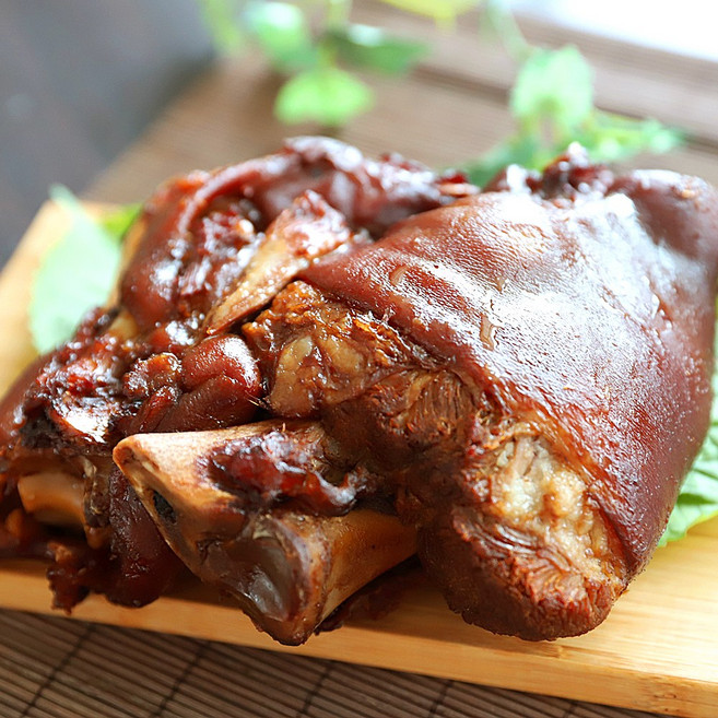 담백한 돼지 앞다리 왕족발 1kg 한방 흑마늘, 1개