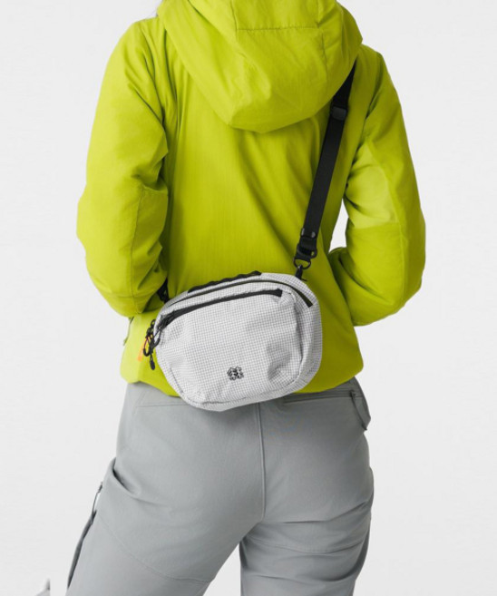 (국내매장정품) 코오롱스포츠 KOLON SPORT 남녀공용 하이킹 힙색 QEBDX26131OWH 255294, XXX, 오프 화이트