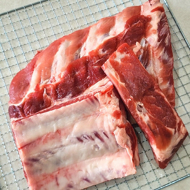 국내산 한돈 돼지 등갈비 냉동, 1kg, 2개