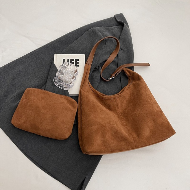브라운 갈색 스웨이드 숄더백 대용량 가을 여성 토트백 데일리 가방 폭군의 쉐프 윤아 가방
