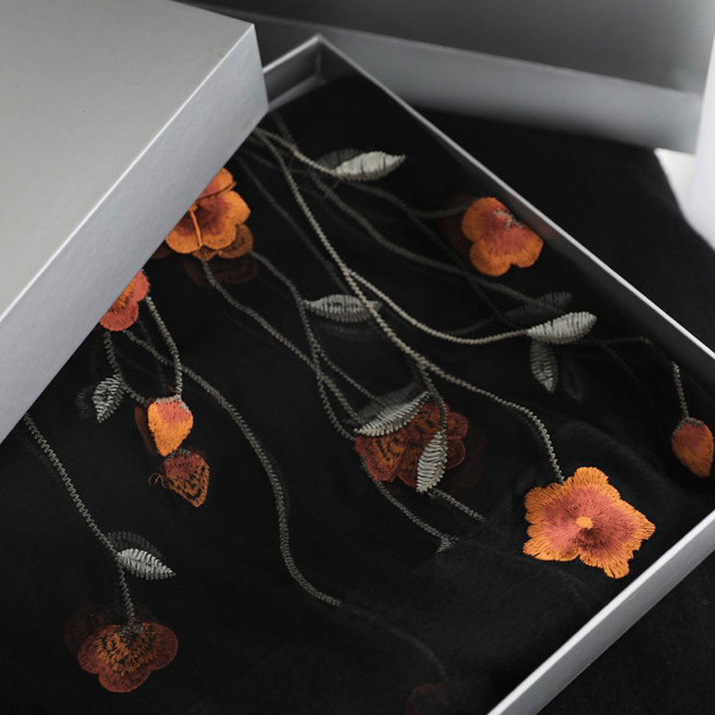 LQLS 法式真絲混紡刺繡圍巾 薄款女春秋披肩 高級感紗巾絲巾