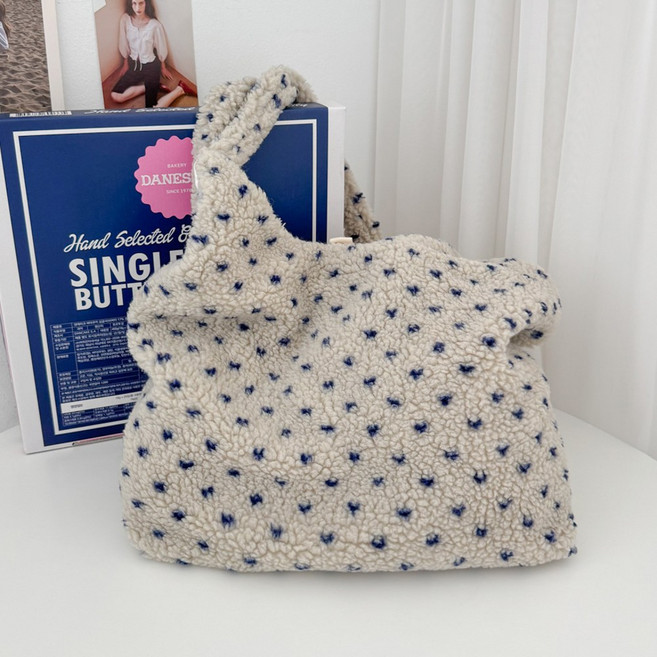 에브리테일 도트 덤블 뽀글이 에코백 겨울 가방