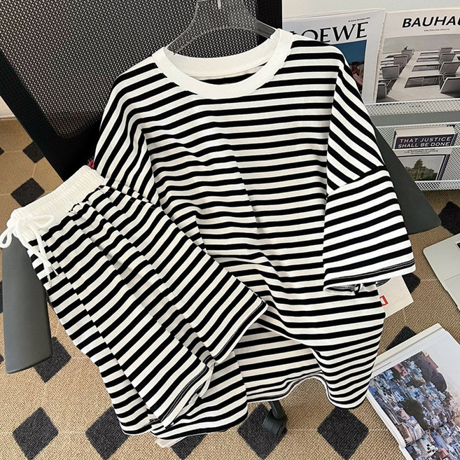 후암마켓 여성 스트라이프 반팔 반바지 세트