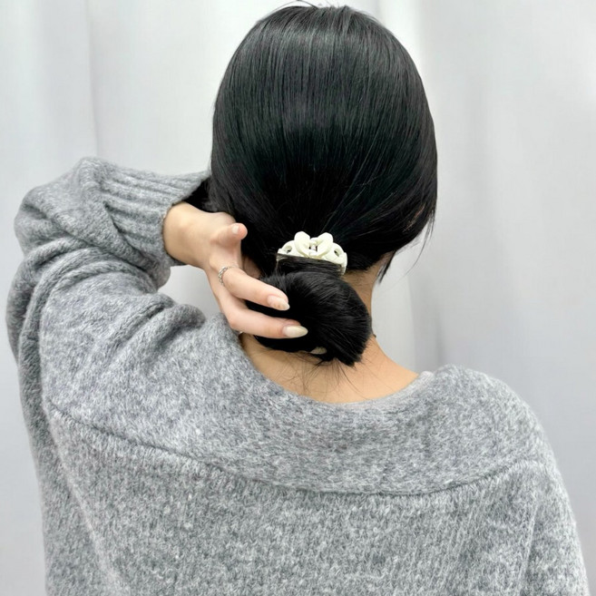 올림머리 화이트 집게핀 포니테일
