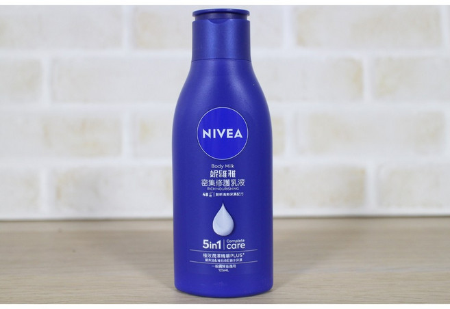 NIVEA 妮維雅 亮白彈潤緊膚乳液 125ml, 1個, 密集修護乳液125ml(2027.09)