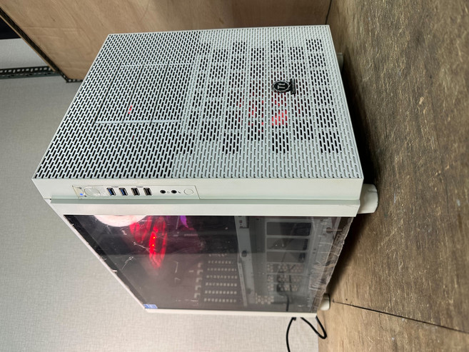 白色電腦機殼 側透鋼化玻璃 USB 3.0 介面, 240G, 16G, WIN11, RTX 2080, I5-10500