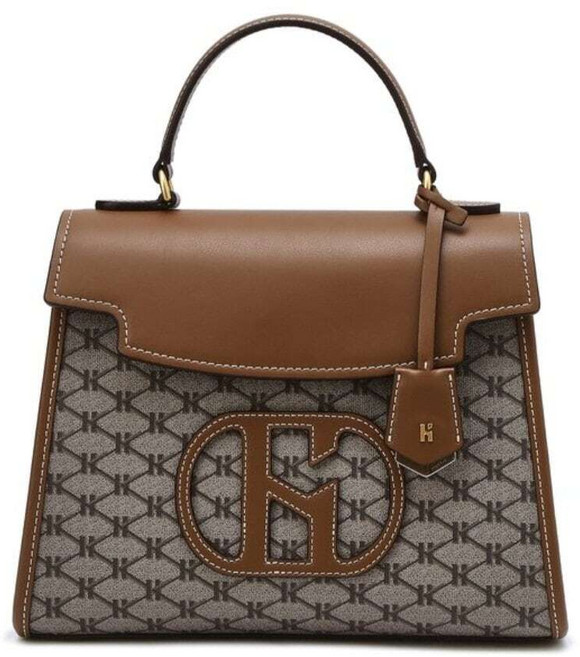 [국내백화점] 헤지스 [HARIATO] H 레더 브라운 패치 시그니처 패턴 사첼백 M HIBA4F117K2