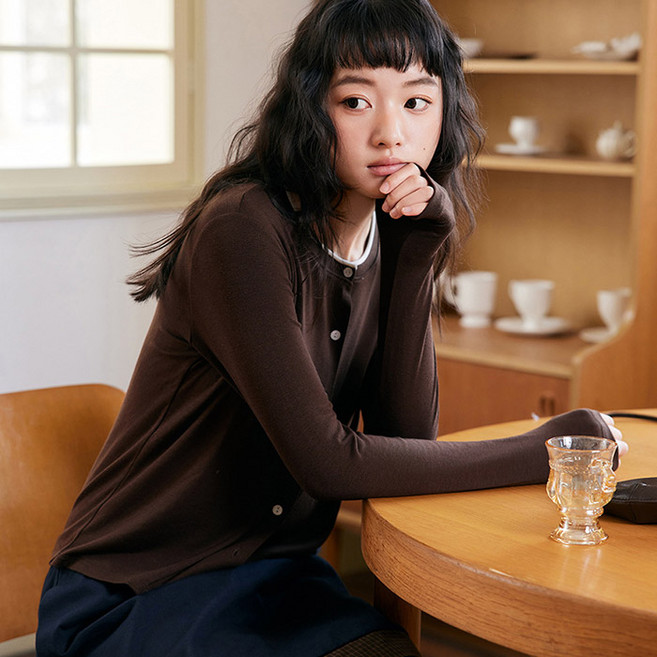 스토리원 여성 리오셀 텐셀 울 아세테이트 라운드넥 가디건 WM-SSOT026