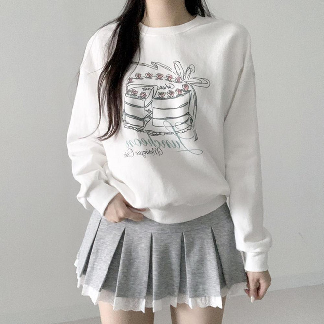 [국내제작] 데이지클로젯 드로잉 케이크 라운드넥 레터링 프린팅 긴팔 오버핏 맨투맨 티셔츠 / 봄 가을 겨울 간절기 심플 베이직 루즈핏 빅사이즈 기본템 여성 여자 학생 교복템