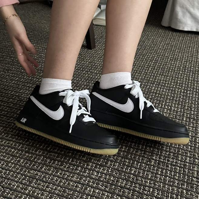 나이키 에어포스1 로우 LV8 GS 남녀공용 블랙 인조가죽 운동화