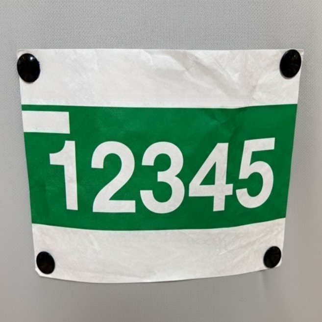 에이투원 마라톤 배번호 배번표 자석 번호표 고정 클립, 4개, 검정색