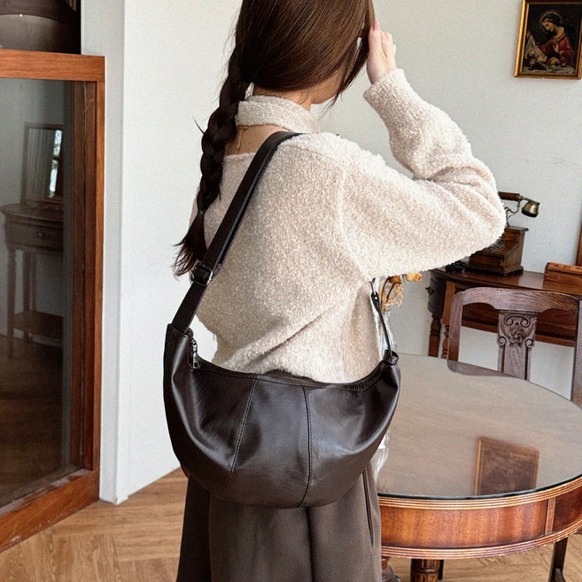 반달 크로와상 데일리 크로스백 크루아 숄더백