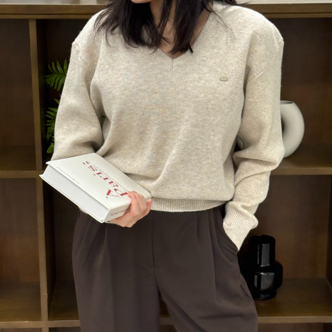 누보마켓 실버 팬던트 베이직 브이넥 여성 니트 데일리 오피스룩 니트티