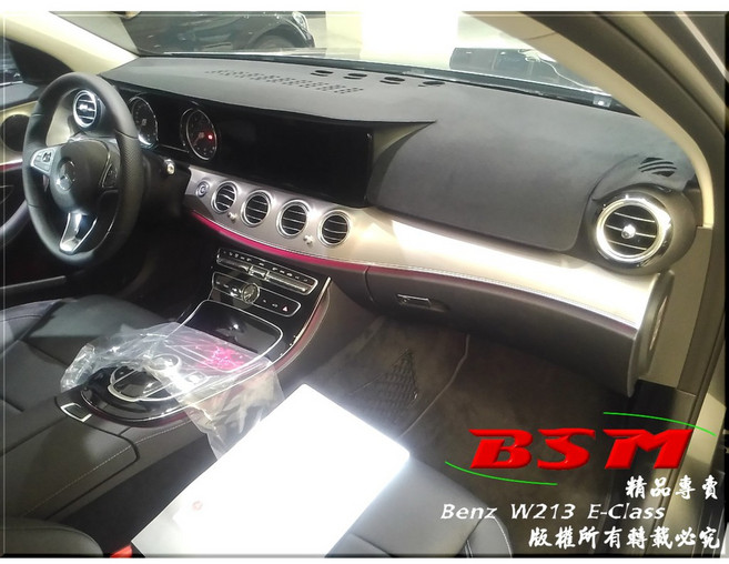 Benz 賓士 W213 S213 E200 E220 E250 E300 E400 E43 AMG 專用仿麂皮避光墊, 1個, 沒有，原廠崁入抬頭顯示器