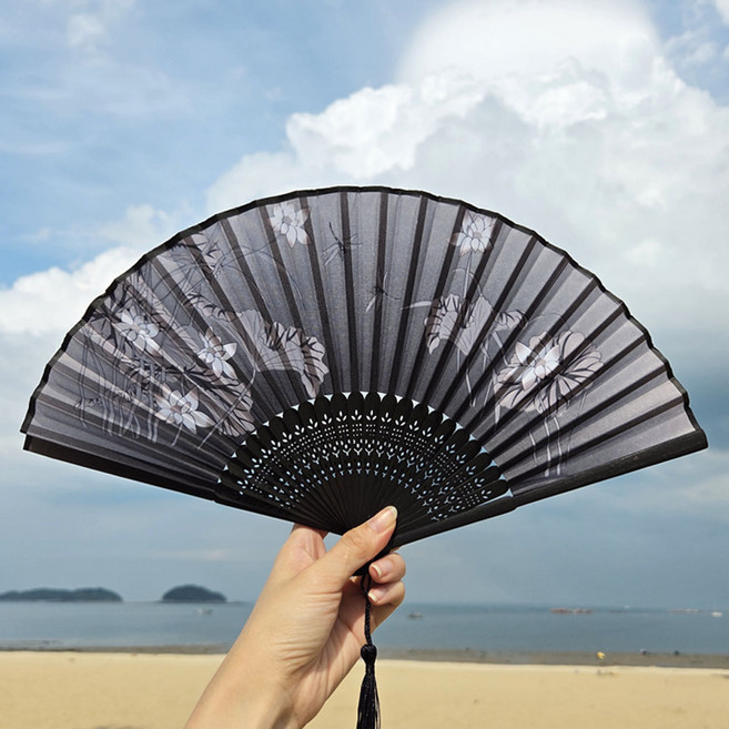디어앤미 접이식 대나무 부채 전통 휴대용 실크 손부채, 1개, 연꽃