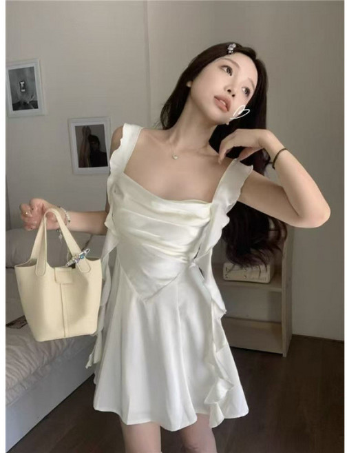 【顯瘦飄帶】吊帶裙 連衣裙 短裙 法式連衣裙 夏季裙子 短款吊帶 高級感設計 收腰A字裙 約會度假穿搭