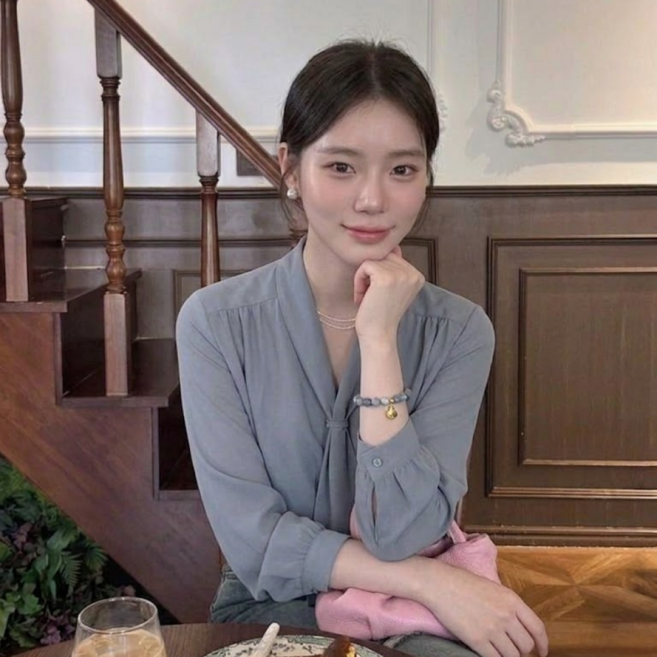 에리르 하객룩 쉬폰 타이 블라우스 루즈핏 브이넥 퍼프 소매 셔츠