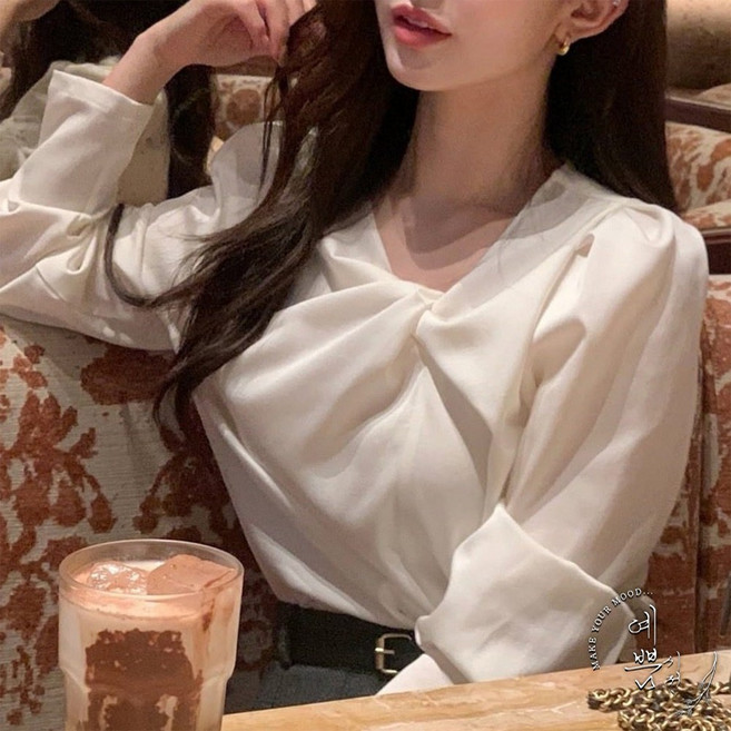 예쁨시전 봄 무드 하객 오피스 언발 꼬임 새틴 퍼프 소매 긴팔 블라우스