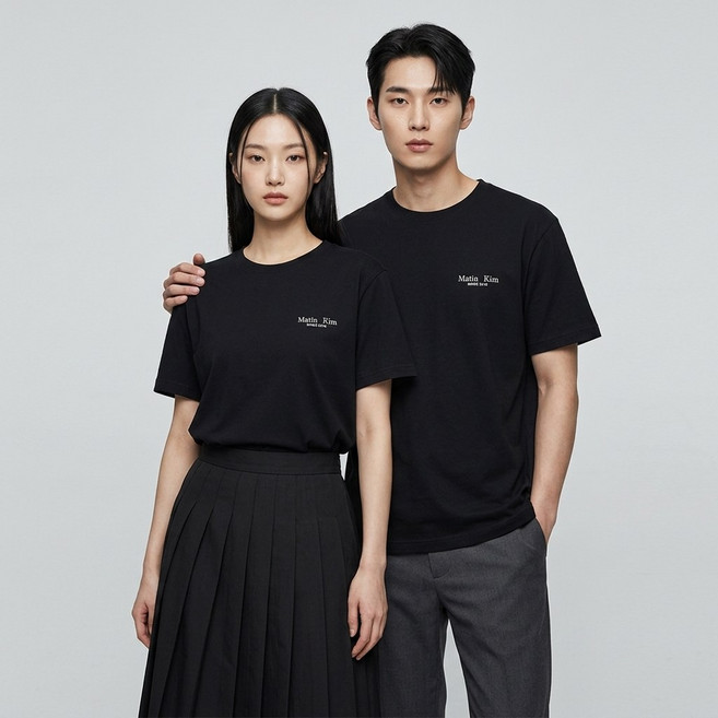 5위 - 마뗑킴 커플 반팔티 스몰 로고 3장 세트 남성 여성 무지 티셔츠