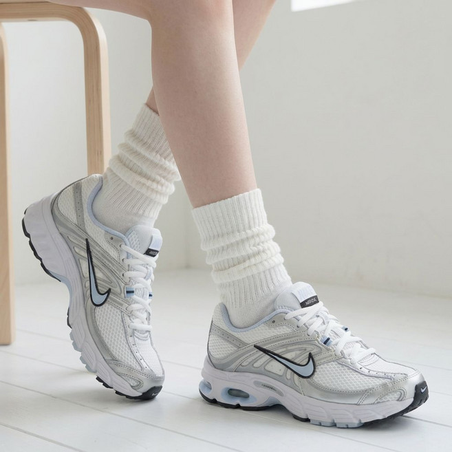 나이키 에어맥스 모토 2K 여성 운동화 발편한 메탈릭 데일리 슈즈 신발주머니증정