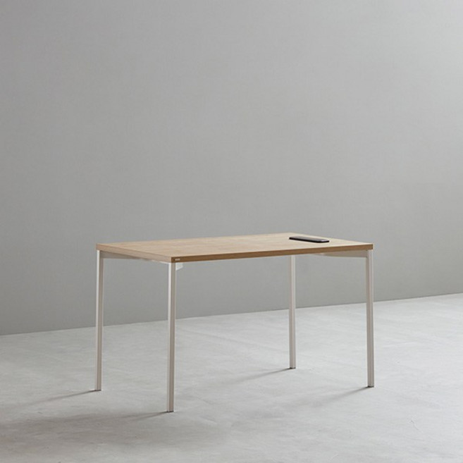 데스커 DSAD610P 1인 노트북 책상 (빌트인 콘센트) 1000X600, 화이트+화이트