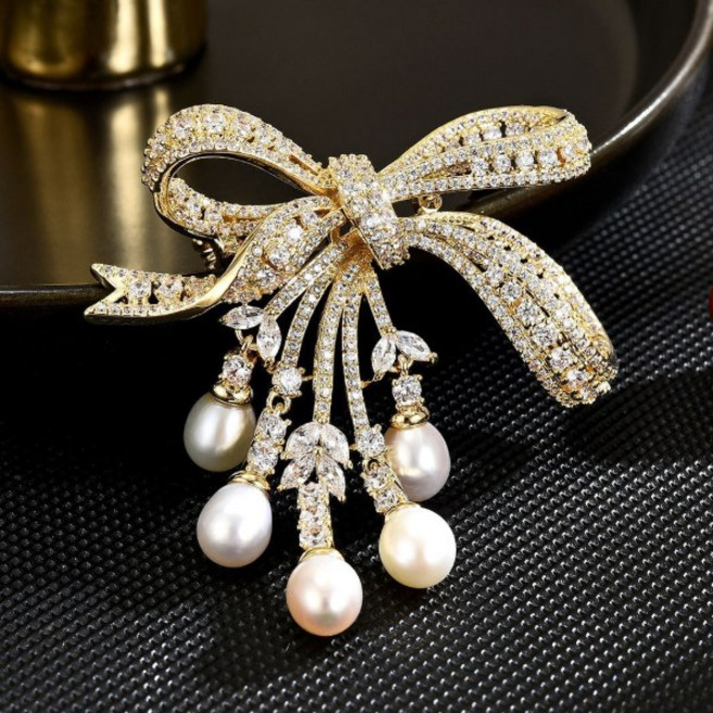 라일리 태슬 진주 리본 브로치