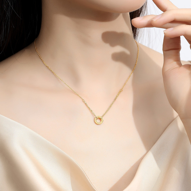 여자 14/18K 골드 원형 LOVE 이니셜 펜던트 목걸이 여자 커플 선물 기념일 추천