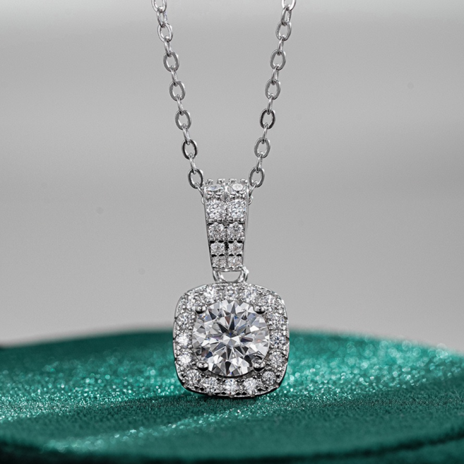 시르겜스 모이사나이트 1캐럿 랩 사각 레이어드 모조 다이아몬드 팬던트 목걸이