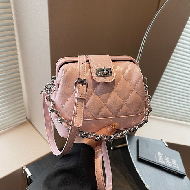 투니스 여성 다이아몬드 퀼팅 체인 토트 크로스백