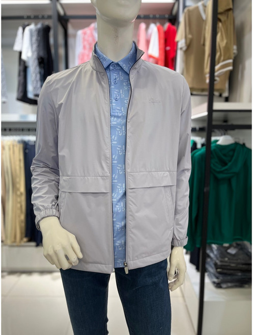 슈페리어<NC해운대>남성 깔끔한 디자인에 은은한 엠보 프린트를 더해 고급스러운 무드를 선사하는 홑겹 기본점퍼. 기본컬러감으로 코디가 용이하며 활용도 좋은 아이템(IM0EJP102)