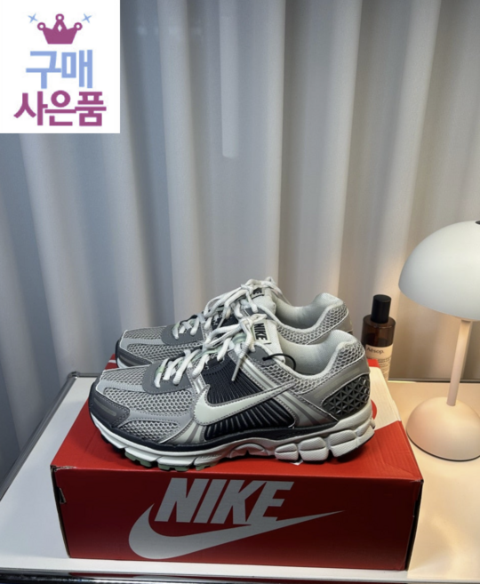 나이키 운동화 줌보메로5 코블스톤 앤 플랫퓨터EQR1105+제브라 고급볼펜