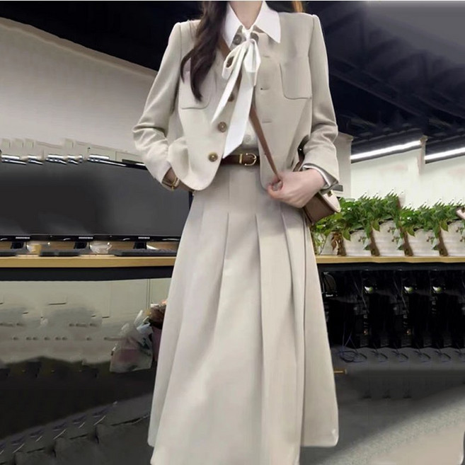 FANSYLI 여성 봄가을 심플 캐주얼 정장 세트 결혼식 하객룩 숏 정장 재킷+롱 하이웨스트 플리츠 스커트 투피스 오피스룩 면접룩 X2509S9