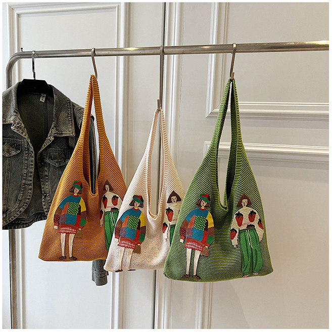 소녀 모티브 뜨개 숄더백