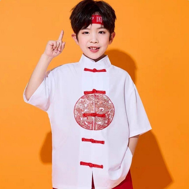 兒童中國風演出表演服裝，包含盤扣上衣及短褲或馬面裙，適合表演與運動會班服