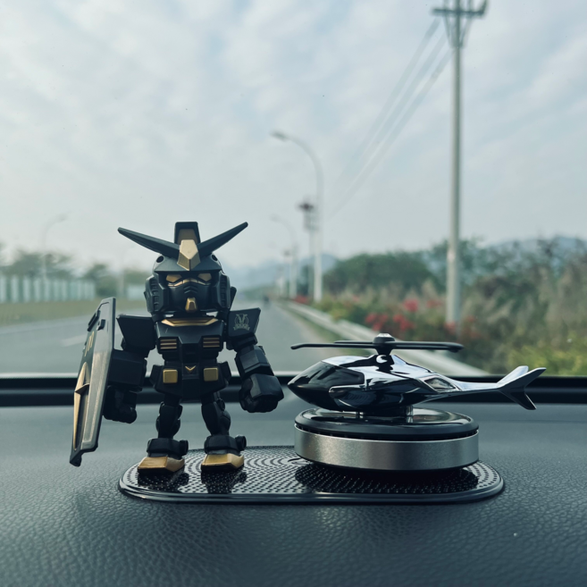 重裝蝙蝠俠 汽車擺件, 黑金高達+太陽能直升機+方形墊