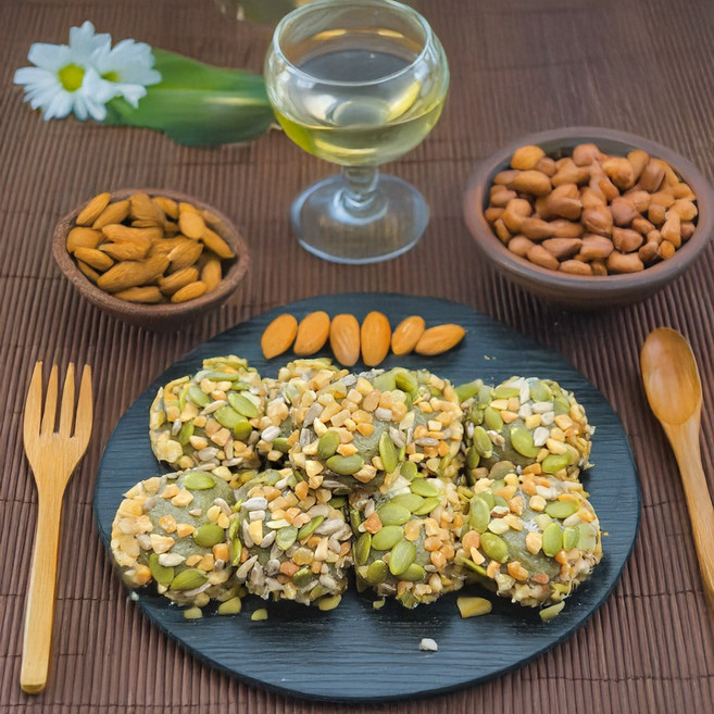 (떡DC몰) 한줌견과찹쌀떡 견과류듬뿍경단 (40g42알) 굳지않는떡 선물용 행사떡, 1박스, 1.68kg