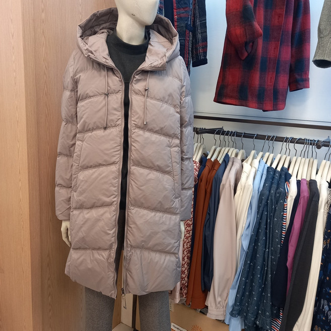 크로커다일레이디 /모자부착형 롱 스타일/캐주얼한 느낌의 오리털패딩/박스스타일이라 품이 크게 나왔어요