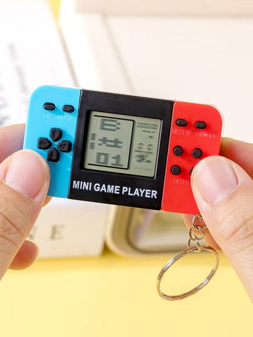 학생용 미니 게임기 러시아 블록 키링 장식 소리 끄기 가능한 휴대용 장난감, 직사각형 전자 게임기 [중간 검정색]