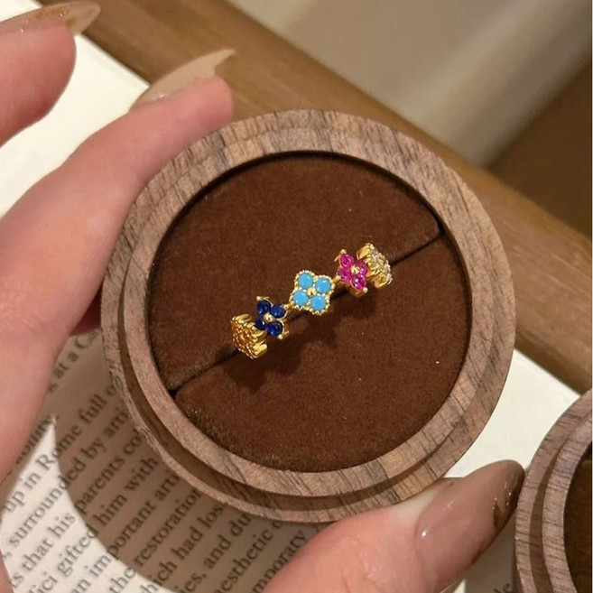 ROYALBELLE 여성 컬러 포인트 디자인 트렌디 하이퀄리티 반지 T04024