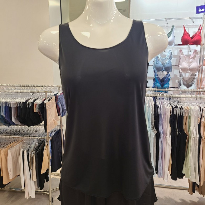 비비안 보들보들 스무스한 터치감을 자랑하는 베가스무스 수입원단을 사용하여 데일리하게 입을수 있는 기본 캐미솔 런닝 블랙