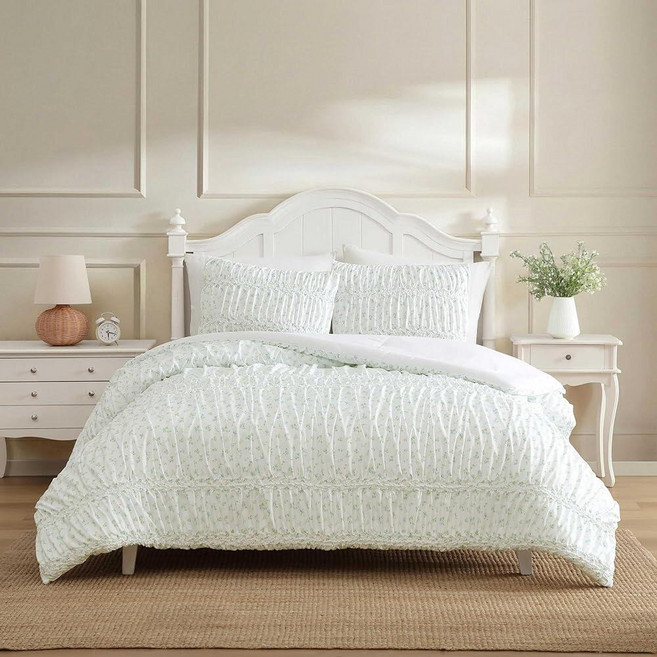 Laura Ashley - Twin XL Comforter Set Soft & Reversible Bedding with Matching Pillowcase Cottage