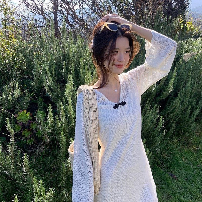 夏高級法式設計感純色V領喇叭袖鏤空針織連衣裙 L, 米白連衣裙,M