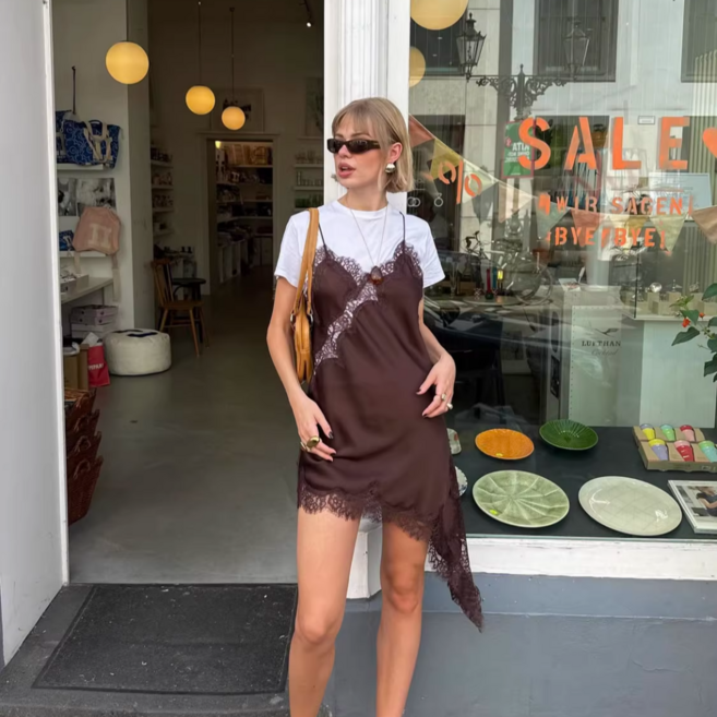 2026 레이스 실크느낌 가는끈 브이넥 슬릿 디자인 비대칭 허리라인 새틴 원피스