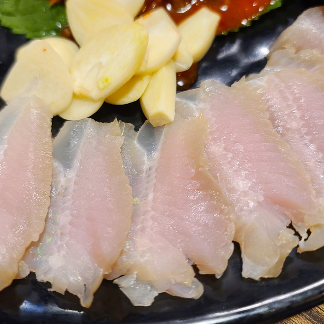 찰지면서 쫄깃쫄깃한 국내산 홍어 흑산도홍어 삼합 홍어무침, 국산 홍어 250g [숙성도_강], 1개, 250g