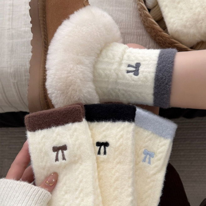 Banjiwu 여성용 기모 리본 포인트 겨울 양말 집에서 신기 좋은 따뜻하고 귀여운 수면 양말 4족 세트