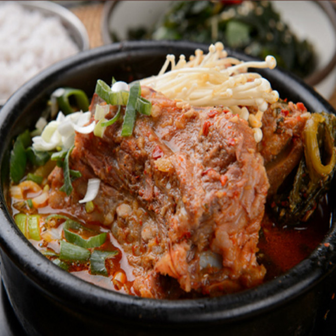 [특가세일] 국내산 돼지등뼈 우거지 뼈해장국 꾸영감자탕, 4개, 2kg